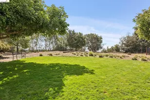 77 Ironwood, Oakland, CA 94605 - Photo 43