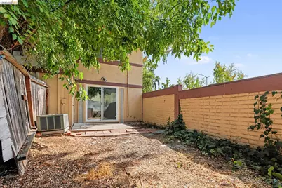 1501 Parkwood Pl, Concord, CA 94521 - Photo 23