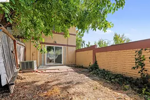 1501 Parkwood Pl, Concord, CA 94521 - Photo 23