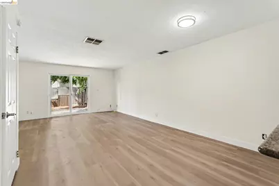 1501 Parkwood Pl, Concord, CA 94521 - Photo 5