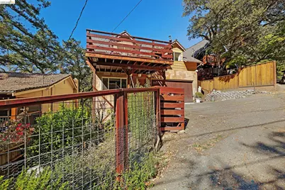 6501 Oakwood Dr, Oakland, CA 94611 - Photo 3