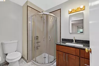 6501 Oakwood Dr, Oakland, CA 94611 - Photo 13