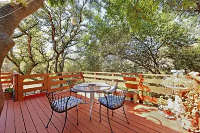 6501 Oakwood Dr, Oakland, CA 94611 - Photo 21