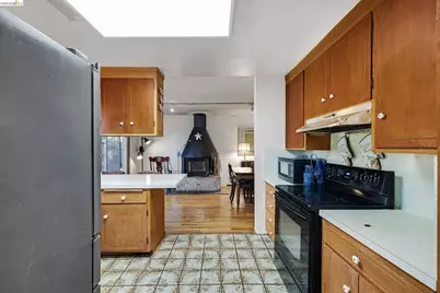 6501 Oakwood Dr, Oakland, CA 94611 - Photo 9
