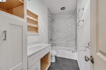 2711 13th Ave, Oakland, CA 94606 - Photo 9