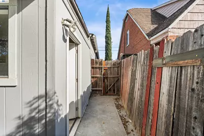 2623 Ensenada Way, Sacramento, CA 95815 - Photo 31