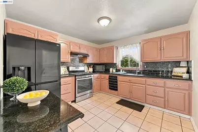 22730 Souza Ct, Hayward, CA 94541 - Photo 7