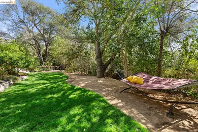 2920 Avalon Ave, Berkeley, CA 94705 - Photo 49