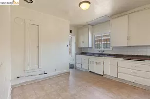 6001 Holway St, Oakland, CA 94621 - Photo 17