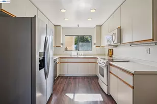 27 Courageous Ct, Alameda, CA 94501 - Photo 11