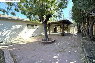 3740 Roundhill Dr, Pittsburg, CA 94565 - Photo 33