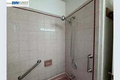 3740 Roundhill Dr, Pittsburg, CA 94565 - Photo 25