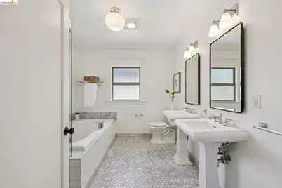 446 65th St, Oakland, CA 94609 - Photo 33