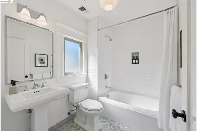 446 65th St, Oakland, CA 94609 - Photo 41