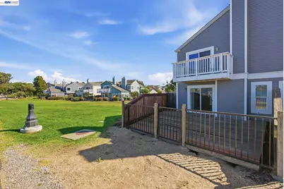 73 Bay Park Ter, Alameda, CA 94502 - Photo 19