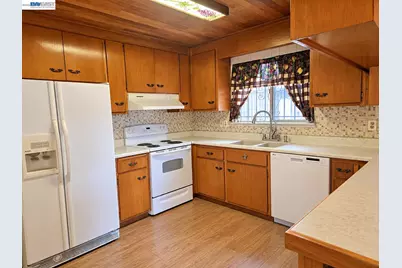 230 Flanders Ct, San Lorenzo, CA 94541 - Photo 3
