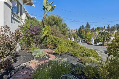 5850 Lawton Ave, Oakland, CA 94618 - Photo 47