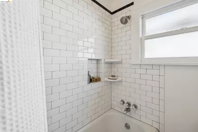 5850 Lawton Ave, Oakland, CA 94618 - Photo 31