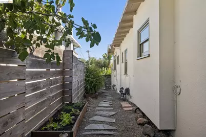 5850 Lawton Ave, Oakland, CA 94618 - Photo 45