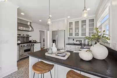 5850 Lawton Ave, Oakland, CA 94618 - Photo 19