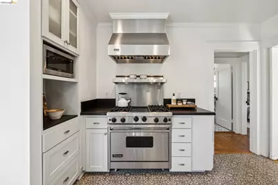 5850 Lawton Ave, Oakland, CA 94618 - Photo 21