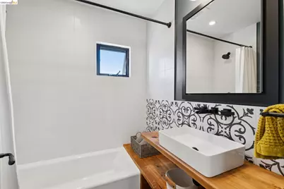 6628 Chabot Rd, Oakland, CA 94618 - Photo 37