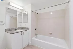 989 Webster St, Oakland, CA 94607 - Photo 23
