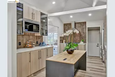 6773 Wilton Dr, Oakland, CA 94611 - Photo 29