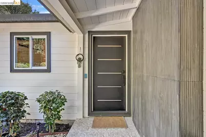6773 Wilton Dr, Oakland, CA 94611 - Photo 5