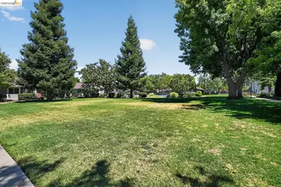 832 Royal Ann Ln, Concord, CA 94518 - Photo 25