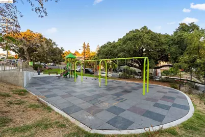 2630 Highland Ave, Oakland, CA 94606 - Photo 45