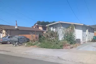 2415 109th Ave, Oakland, CA 94603 - Photo 3