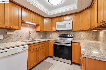 5547 Russo Dr, San Jose, CA 95118 - Photo 11