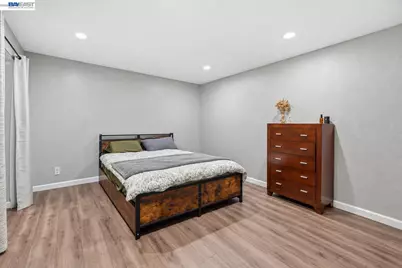 5547 Russo Dr, San Jose, CA 95118 - Photo 13