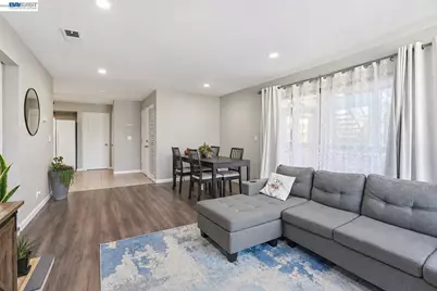 5547 Russo Dr, San Jose, CA 95118 - Photo 7