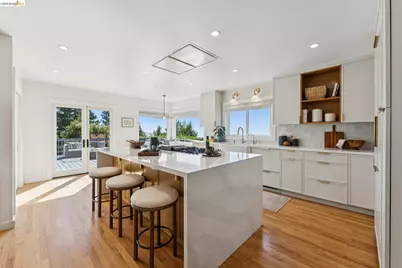 2659 Carisbrook Dr, Oakland, CA 94611 - Photo 17