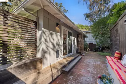 6660 Sobrante Rd, Oakland, CA 94611 - Photo 43