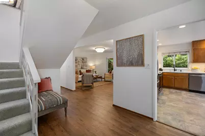 6660 Sobrante Rd, Oakland, CA 94611 - Photo 3