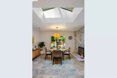 6660 Sobrante Rd, Oakland, CA 94611 - Photo 9
