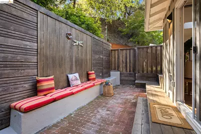 6660 Sobrante Rd, Oakland, CA 94611 - Photo 35