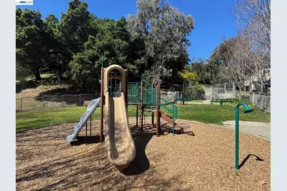 630 Canyon Oaks Drive #D, Oakland, CA 94605 - Photo 41
