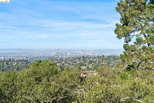 25 Ascot Ct, Oakland, CA 94611 - Photo 13