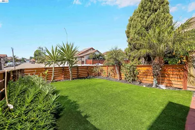 24346 Chandler Rd, Hayward, CA 94545 - Photo 9