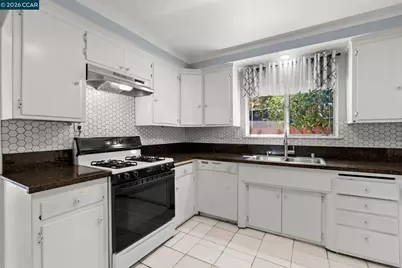 6422 Lubao Ave, Woodland Hills (los Angeles), CA 91367 - Photo 13
