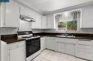 6422 Lubao Ave, Woodland Hills (los Angeles), CA 91367 - Photo 13