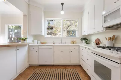 5200 Golden Gate Ave, Oakland, CA 94618 - Photo 23