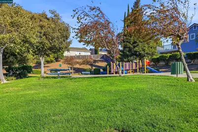 2348 Woodhill Dr, Pittsburg, CA 94565 - Photo 39