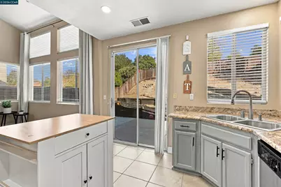 2348 Woodhill Dr, Pittsburg, CA 94565 - Photo 9