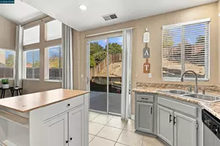 2348 Woodhill Dr, Pittsburg, CA 94565 - Photo 9