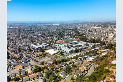8745 Burr St, Oakland, CA 94605 - Photo 47